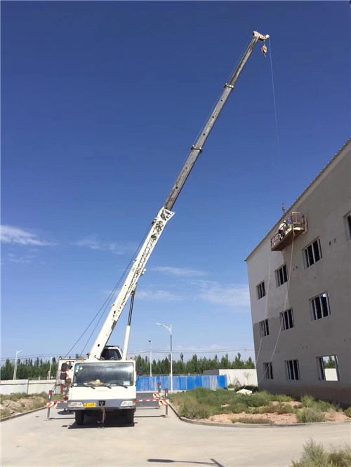 巍山“轻装强干”—— 吊车的 “轻量化臂架” 技术