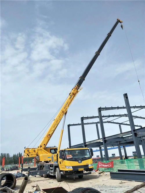 巍山超高层建筑钢结构吊装案例